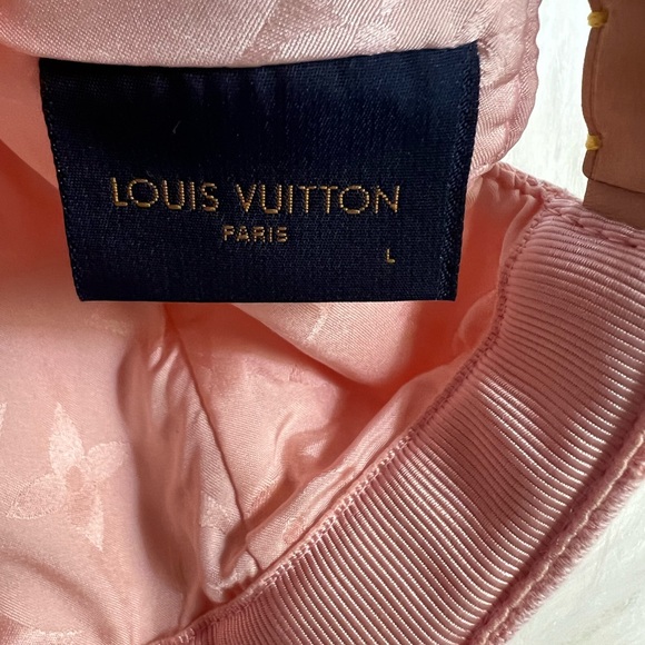 LOUIS VUITTON "Be My" Pink Monogram Woven with a Jacquard Cap - Picture 8 of 10